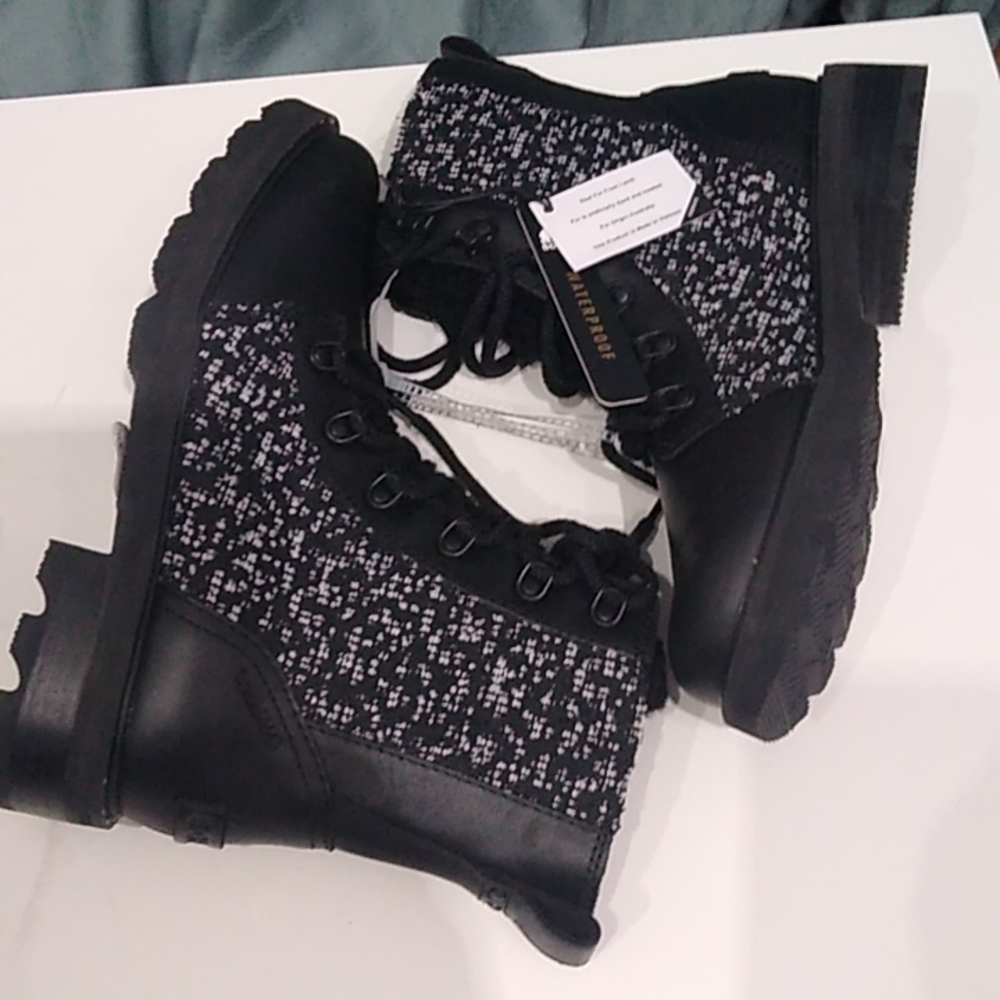Sorel Lennox Lace Cozy Waterproof Booties - Picture 10 of 14